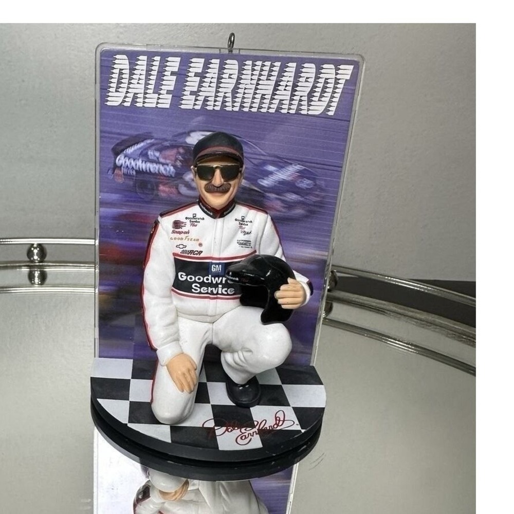 Dale Earnhardt NASCAR Hallmark 2000 Collectible Figurine GM Goodwrench Racing